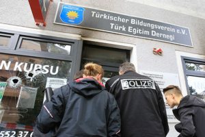 Türk dernek binası kundaklandı