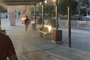 İşsiz genç üzerine benzin döküp ateşe verdi