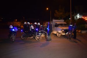Rögar kapağı hırsızları kıskıvrak yakalandı
