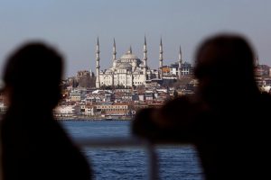 İBB'den cuma namazına gelen turistlere ücretsiz çeviri