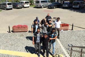 Bursa'da otoparktaki araçta uyuşturucu ile yakalanan 2 kişi tutuklandı