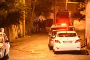 Dehşet anları! Kavgaya müdahale eden polis bıçaklandı