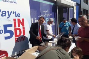 Bursa'da elektrik abonelerine aşure ikramı