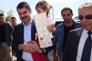 Bakan Kurum esnafları ziyaret etti