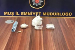 Yakıt deposunda uyuşturucu taşıyan 2 kişi tutuklandı