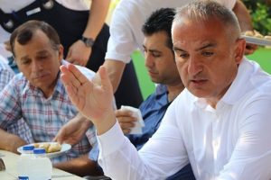 Bakan Ersoy: Göreve gelirken 'Değişmeyin, değiştirin' dediler, bunu yapıyorum