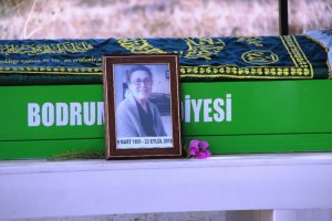 Usta oyuncu 47 yıllık eşine veda etti