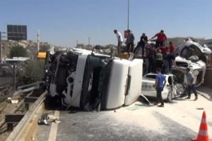 TIR'a arkadan çarpan tanker sürücüsü öldü