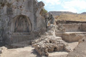 1800 yıllık havuz ve veranda bulundu