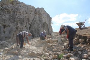 1800 yıllık havuz ve veranda bulundu