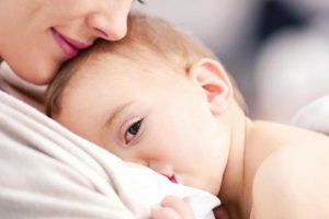 Anne sütü azlığının nedenleri ve belirtileri nelerdir?