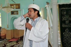 'Rockçı imam' meslekten ihraç edildi