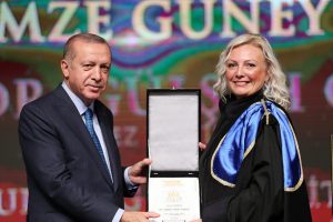 Bursa Uludağ Üniversitesi'nin meme kanserini yenen projesine Cumhurbaşkanı'ndan ödül