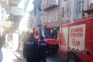Beyoğlu'nda korkutan yangın