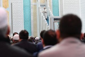 Cuma hutbesinde cenaze adabı uyarısı: Cenaze sahiplerinin yemek vermesi...
