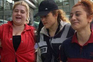 Eski erkek arkadaşı ve 3 arkadaşını bıçakladı!
