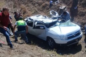 2 otomobili çarpıştı: 12 Suriyeli yaralı