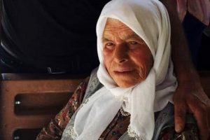 102 yaşındaki kadın kanepeden düşerek öldü
