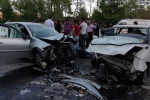 Kafa kafaya çarpıştılar! 3'ü ağır 7 yaralı