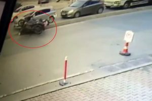 Motosikletlilerin feci kazası kamerada