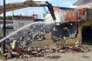 Bursa Soğanlı'da riskli alandaki 55 bina yıkıldı