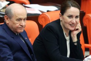 MHP'den Akşener'e: Önce neden kovulduğunu açıkla