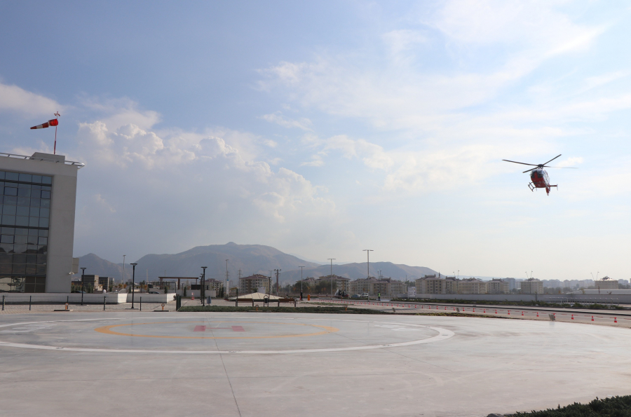 Şehir Hastanesi'ne ilk helikopter ambulans indi