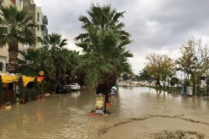 Silivri sahili sular altında kaldı