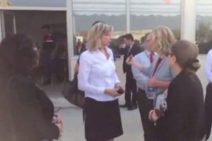 Brunson'ın eşi ve ABD Maslahatgüzarı duruşma salonuna geldi