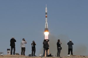 Kazadan kurtulan astronot ve kozmonot yeniden uzaya gidecek