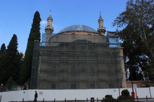 Bursa'da tarihi camide her yer iskele, ama çalışan yeterli işçi yok