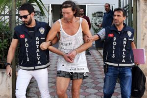 Alman turist girdiği villada konaklayıp, eşyaları satmış