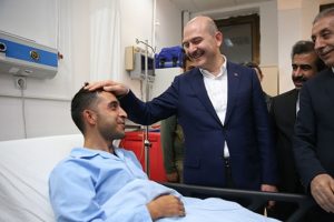 Bakan Soylu'dan yaralı askerlere ziyaret