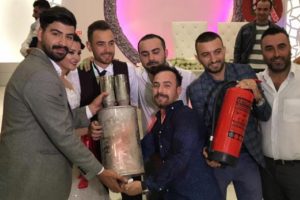 Düğünde damada takılanlar şoke etti