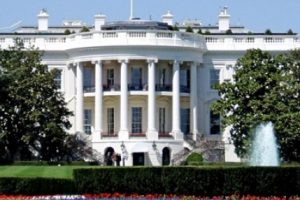 Bush'un kızları: Beyaz Saray'da hayalet var