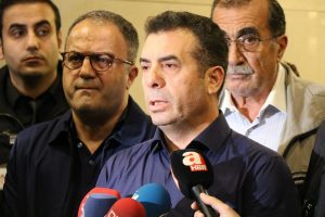 Ara Güler'le ilgili hastane önünde açıklama
