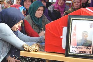 Otobüs kazasında ölen asker, son yolculuğuna uğurlandı