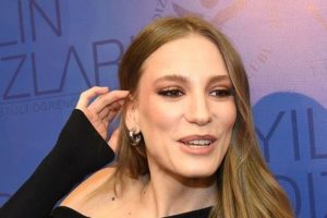 Serenay Sarıkaya sosyal medyada olay oldu