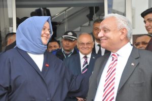 Eski Turizm Bakanı Atilla Koç, gözyaşlarını tutamadı