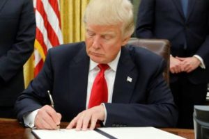 Trump dünyaya duyurdu! İmzalanan anlaşmadan çekilecekler...