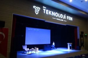 Fenomen anne Bursa'da konuştu: ''Annelik tükürdüğünü yutma sanatıdır''
