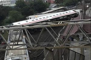 Tayvan'da tren kazası: 17 ölü