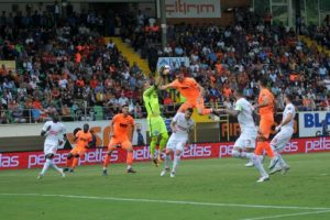 Antalya derbisini konuk takım kazandı