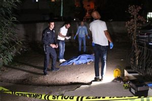 5. kattan düşen kişi olay yerinde hayatını kaybetti