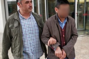 Karısını pazarlarken yakalandı