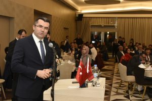 Vali Memiş'e veda yemeği