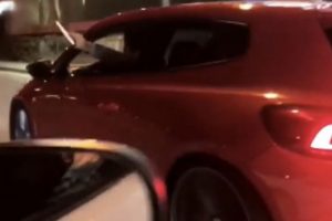 Trafikte dehşet! Havaya silahıyla ateş açtı drift yaptı