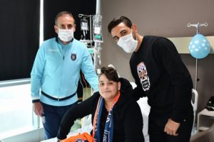 Abdullah Avcı ve İrfan Can, lösemili çocuklarla buluştu
