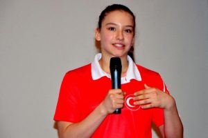 Ayşe Begüm Onbaşı, Topkapı Sarayı'nda yeteneklerini sergiledi