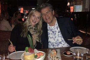 Tinder için yaşını küçültmek istiyor